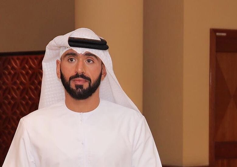 Emirati man with a beard wearing traditional dress
